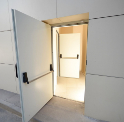 Фото Однопольные двери с антипаникой №18
