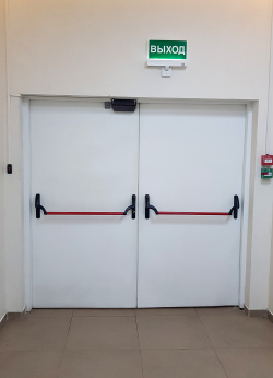 Фото Двупольные двери с антипаникой №97